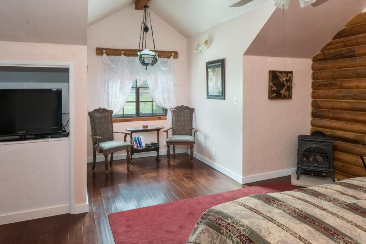 Quarter Horse Inn & Lodge Уилямс Екстериор снимка